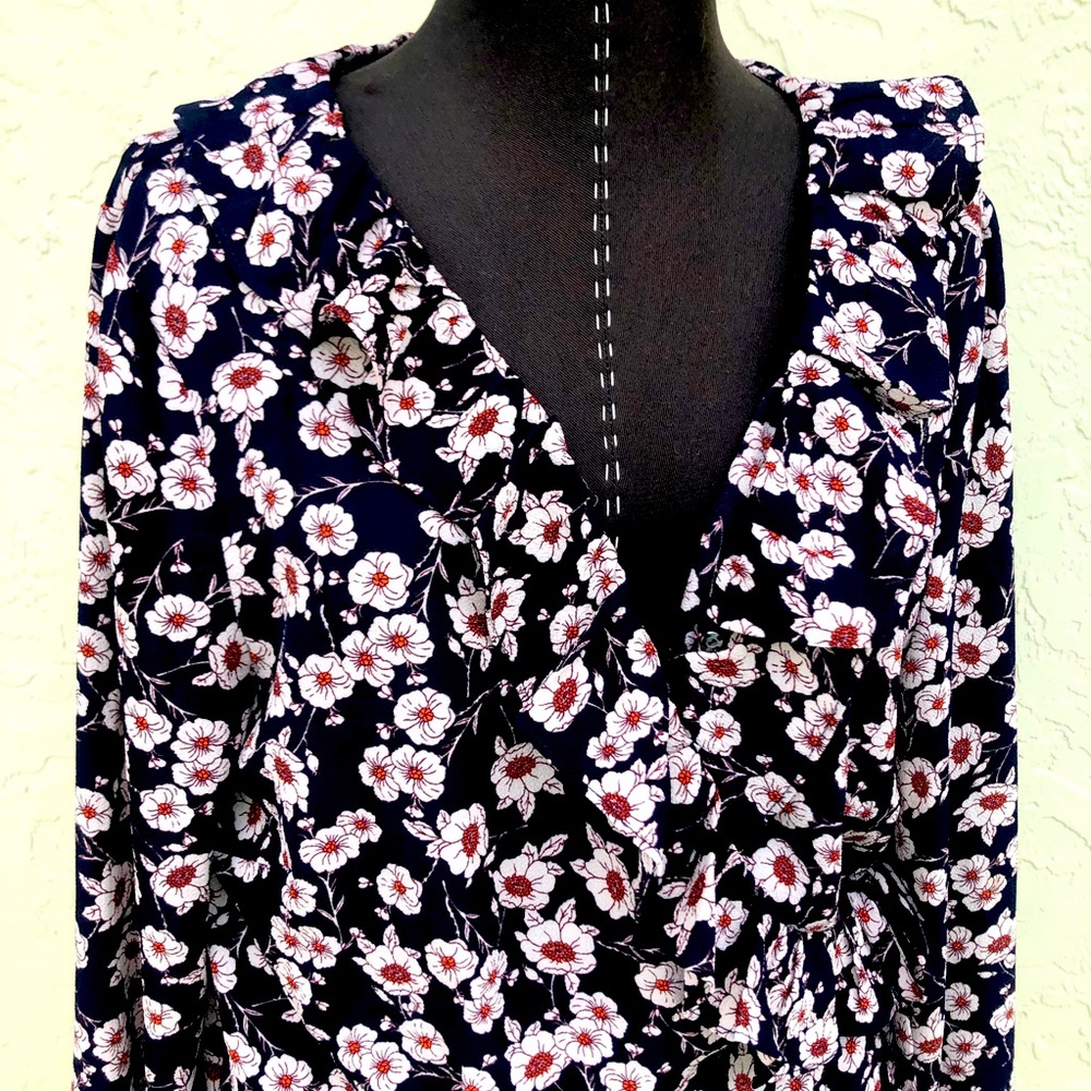 Everleigh floral blouse crossover wrap style women’s size large top